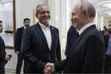 کرملین: پوتین در ترکمنستان دو دیدار با پزشکیان داشته؛ او در یکی از این ملاقات‌ها رئیس‌جمهور ایران را از تماس تلفنی پیش‌ روی خود با ترامپ مطلع کرده بود؛ سپس با هماهنگی وی، دیدگاه طرف ایرانی درباره راه‌حل احتمالی مناقشه را به رئیس‌جمهور آمریکا منتقل کرد