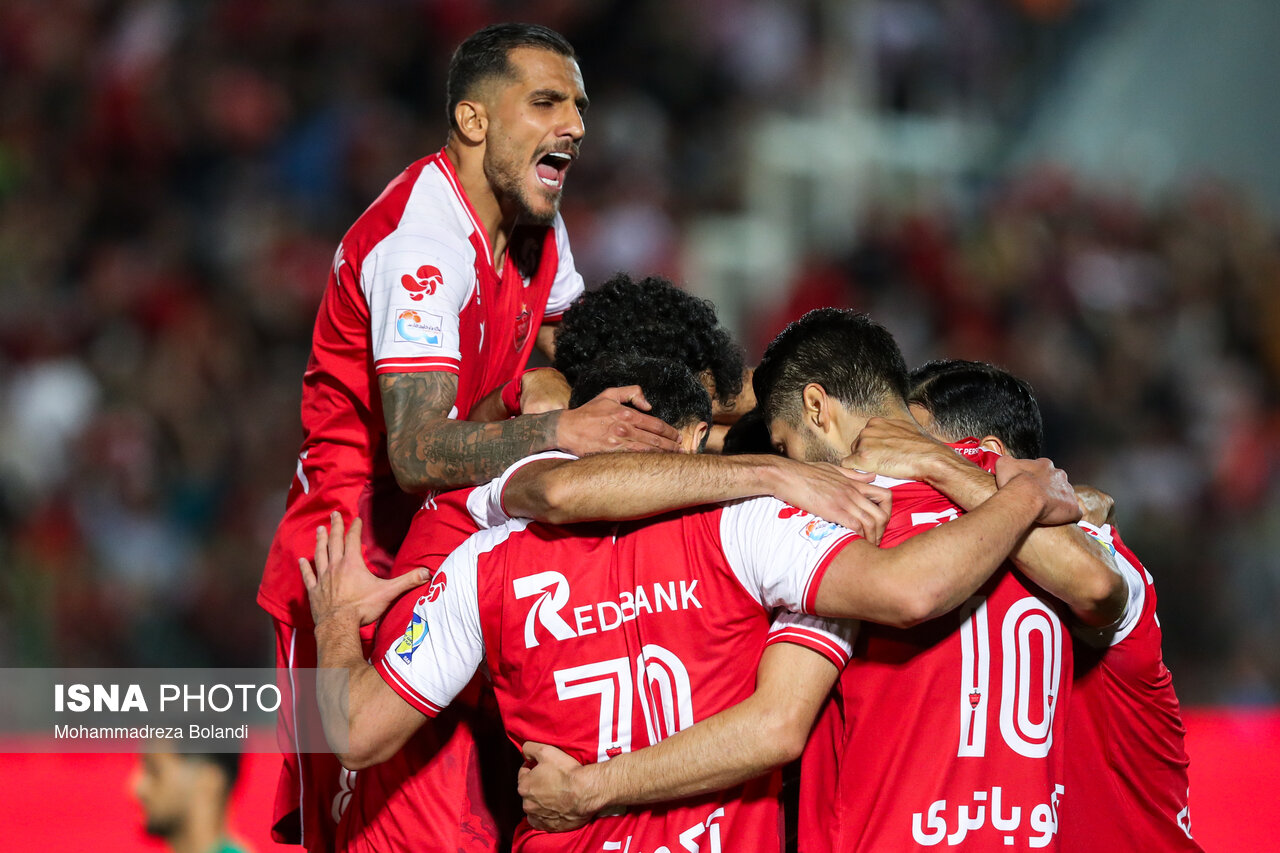 تصاویر: دیدار تیم‌های پرسپولیس و صنعت نفت آبادان