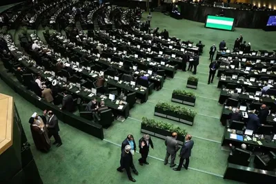 شعار «مرگ بر فریدون» و «محاکمه» برخی نمایندگان رادیکال در صحن مجلس!