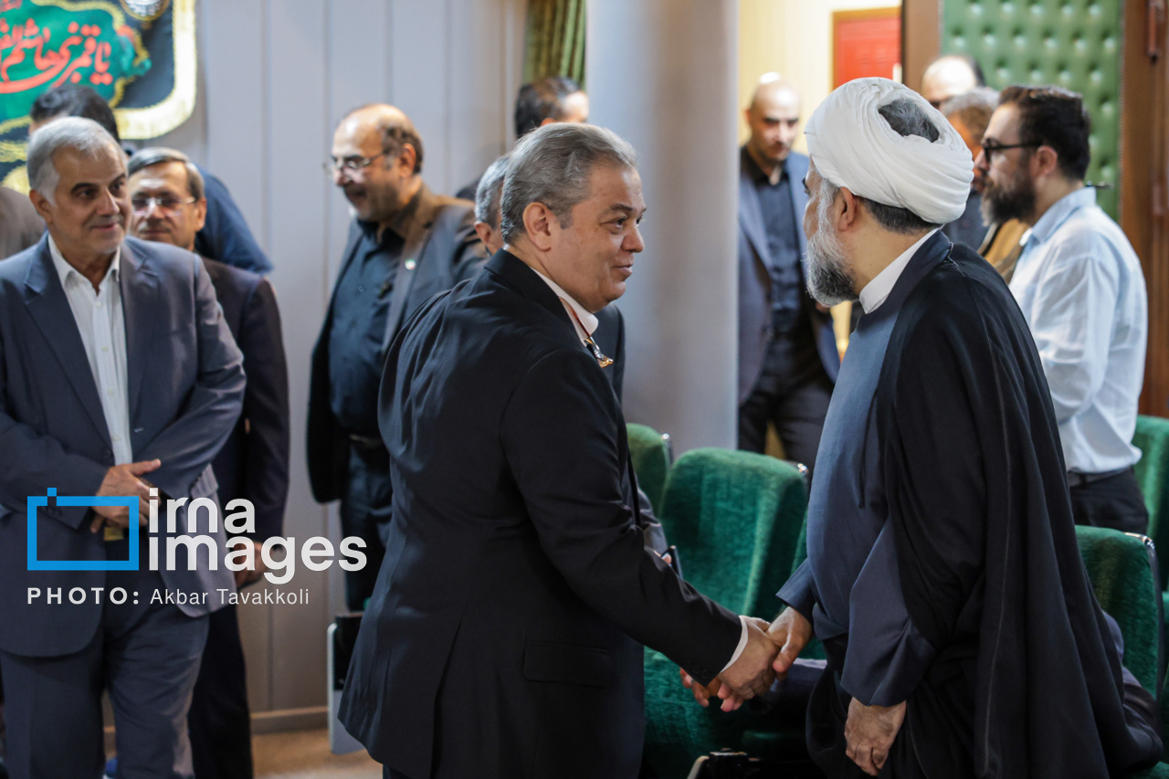 تصاویر: رونمایی از یادنامه شهید «سیدکمال خرازی»