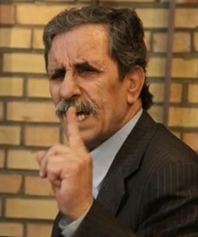 بازیگر طنز: بخاطر شباهتم به احمدی نژاد، هفت سال خانه نشین شدم! / احمدی نژاد هم خبر داشته/ گفتند لباس احمدی نژاد را بپوش و بازی کن