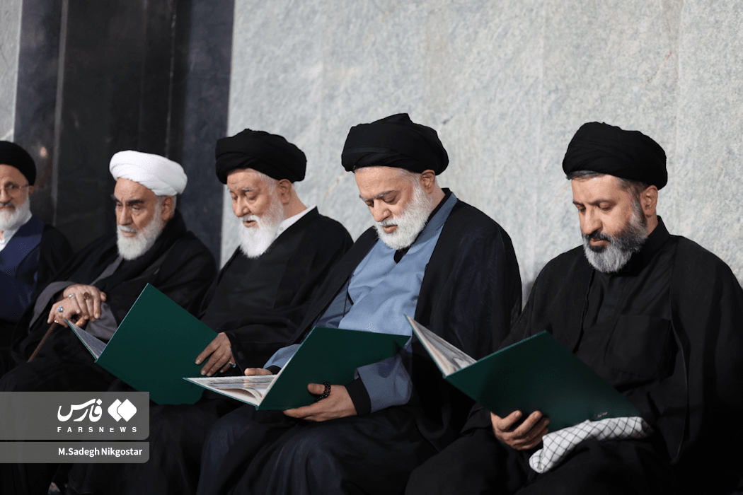 تصاویر:  فرزندان رهبر شهید انقلاب در مراسم بزرگداشت مشهد