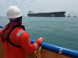 رویترز به نقل از منابعی در بخش حمل‌ونقل دریایی: شرکت‌های چینی و هندی در پی رزرو نفت‌کش برای ورود به تنگه هرمز هستند