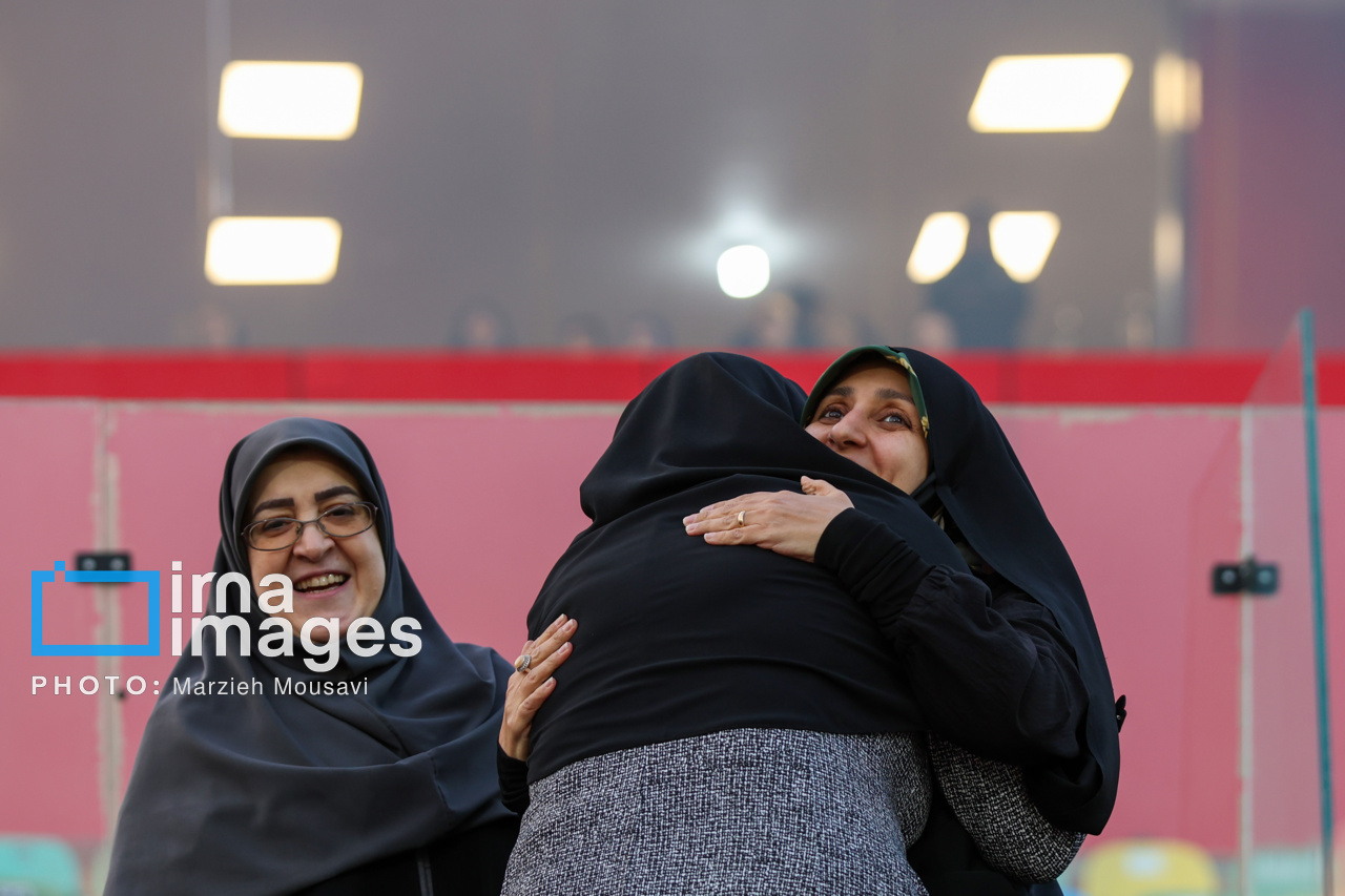 تصاویر: اولین دربی فوتبال زنان