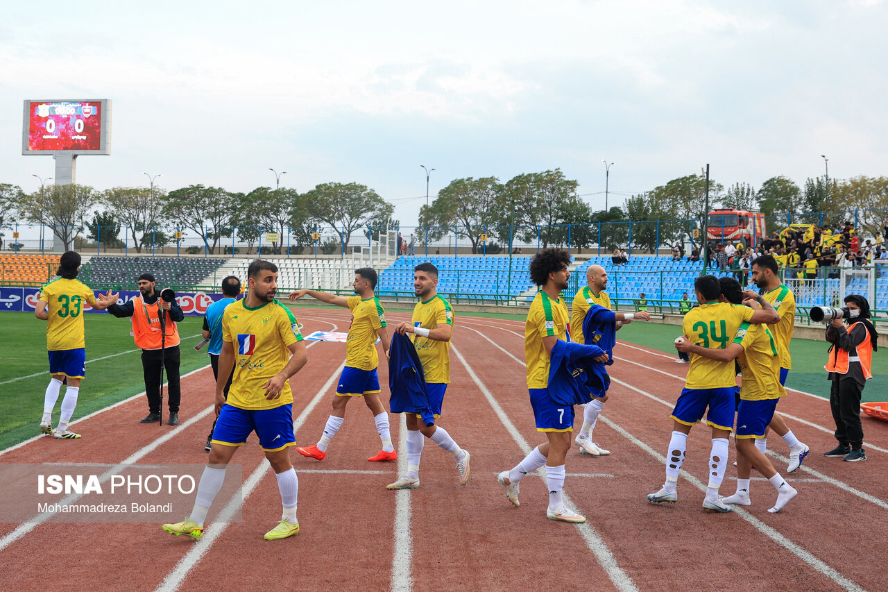 تصاویر: دیدار تیم‌های پرسپولیس و صنعت نفت آبادان