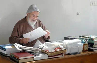انتشار نامه‌ی آیت‌الله منتظری به سید محمد خاتمی برای اولین بار: انتخاب شما یک انقلاب مردمی در برابر وضع موجود است
