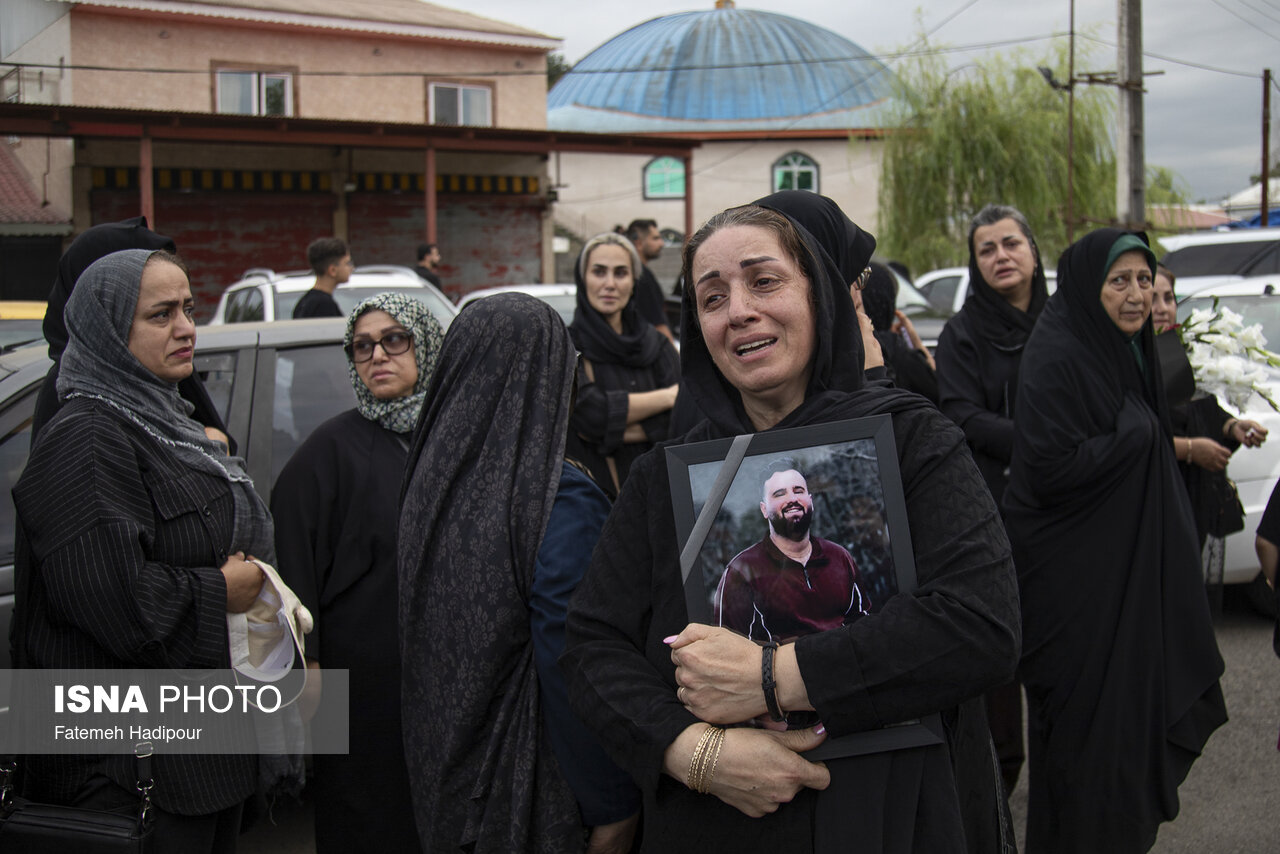 تصاویر: تشییع پیکر شهید ستوان‌سوم «سینا سیاه‌نژاد» - صومعه‌سرا