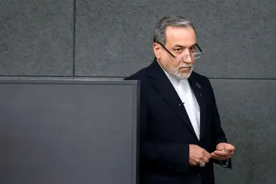 ادعای نیویورک‌تایمز در مورد پیشنهاد ایران در مذاکرات: تعلیق فعالیت‌های هسته‌ای به مدت سه تا پنج سال؛ سپس پیوستن به یک کنسرسیوم منطقه‌ای با سطح غنی‌سازی ۱.۵ درصد/ ۴۰۰ کیلوگرم اورانیوم با غنای بالا  با نظارت کامل آژانس به صورت مرحله‌ای رقیق شود