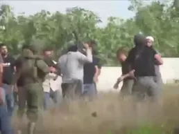 ببینید / لحظهٔ عملیات استشهادی یک فلسطینی در کرانه باختری