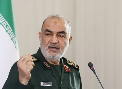 سردار سلامی: در تحریم، به قدرت رسیده‌ایم / امروز ما از باقی مانده سفره دیگران غذا نمی‌خوریم، بلکه خود صاحب سفره‌ایم / ساختمان اصلی قدرت ما ناپیداست / دشمن می‌خواست ما را منزوی کند اما خودش به انزوا رفت
