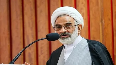 حاجی صادقی، نماینده ولی فقیه در سپاه: دشمنان به این نتیجه رسیده بودند که ایران آماده یک شوک است / می‌خواستند مقام معظم رهبری را هدف قرار دهند؛ حتی تصمیم داشتند کسانی که در انتخاب رهبری دخالت دارند را از بین ببرند تا بعدی در کار نباشد، اما خداوند و ملت ایران نقشه دشمن را باطل کردند