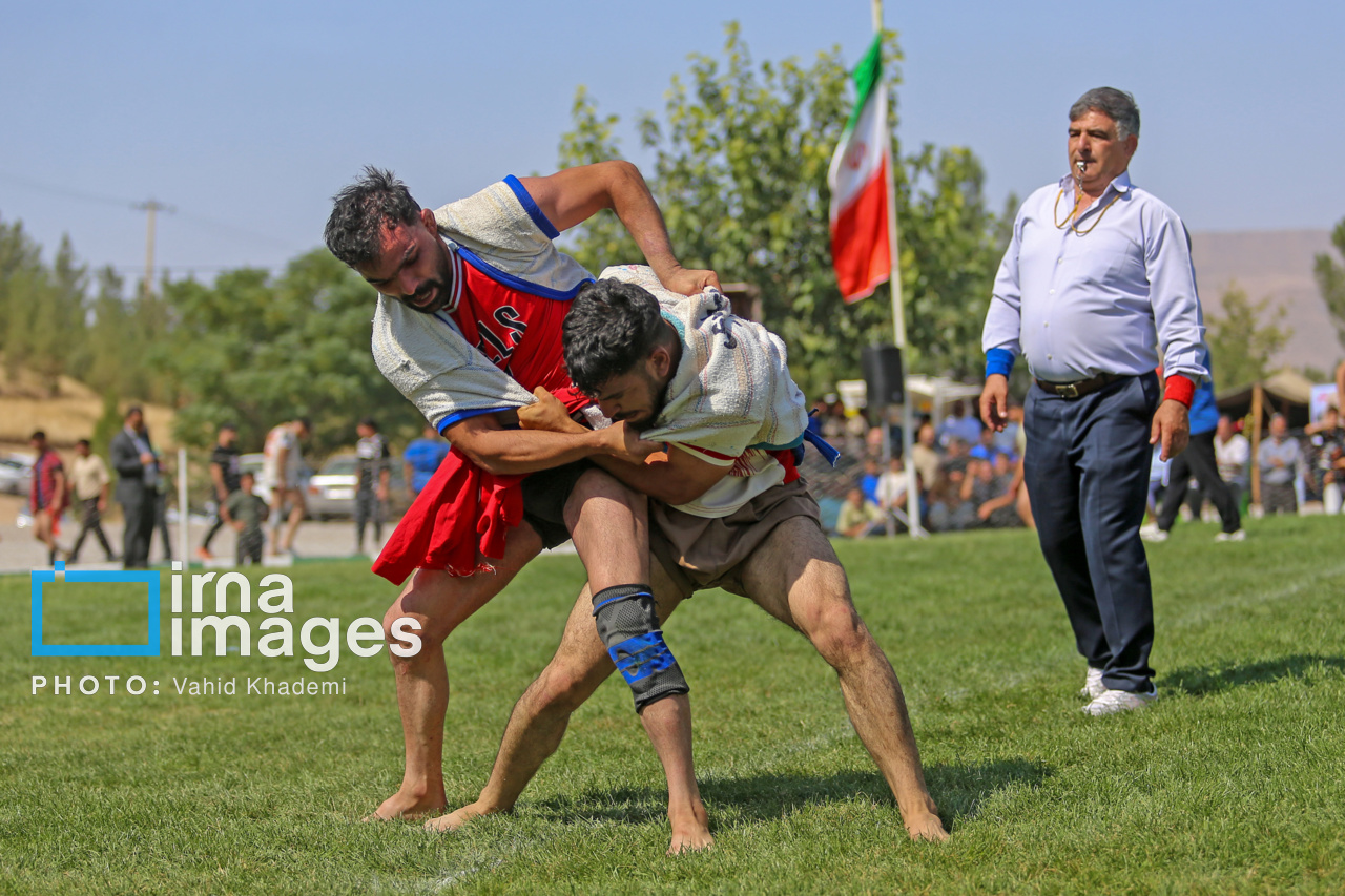 تصاویر: مسابقات «کشتی با چوخه»