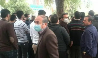 تجمع مقابل فرمانداری ایرانشهر در اعتراضِ تعرض به دختران