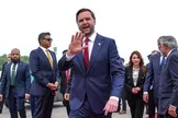ادعای سی‌ان‌ان: در حال حاضر مشخص نیست ونس چه زمانی واشنگتن را به مقصد پاکستان ترک خواهد کرد / کاخ سفید قصد دارد روز سه‌شنبه جلسات بیشتری را برای بحث در مورد مسیر پیش رو برگزار کند و ونس نیز در آنها شرکت خواهد کرد
