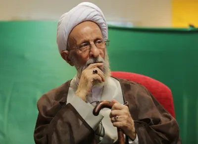 چرا بودجه موسسات بی شمار در قم مانند موسسه آیت الله مصباح در طرح اصلاحات ساختاری قطع نمی‌شود؟ /  عضو کمیسیون اقتصادی: این مسئله ای نیست که مجلس بتواند درباره آن تصمیم گیری کند /  نه درباره فرآیند فعالیت این موسسات و نه درباره نتایج فعالیت این سازمان‌ها، داده‌های کافی در ایام بودجه در اختیار مجلس نیست /  این ردیف‌های پراکنده بودجه را غیرموثر می‌کنند