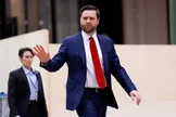 مشاوران «ونس» معتقدند برخی در اسرائیل در تلاش برای تضعیف معاون اول ترامپ هستند، چراکه او را به اندازه کافی ستیزه‌جو در مقابل ایران نمی‌بینند / یک عملیات اسرائیلی علیه «ونس» در جریان است که بگوید ایرانی‌ها «ونس» را برای توافق ترجیح می‌دهند / ترامپ روز پنجشنبه در نشست کابینه، نقش «ونس» را رسمی کرد و از او خواست تا گزارشی درباره ایران ارائه دهد