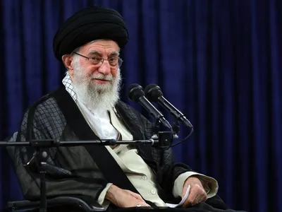 رهبر انقلاب: با طرح مطالبه و مسائل مربوط به زن، امید است که بتوانید روی افکار عمومی غربی‌ها هم اثر بگذارید چون واقعاً زنهایشان در رنجند