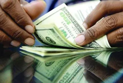 یک منبع آگاه: تعیین دلار ۸ هزارتومانی در بودجه ۹۸ کذب است