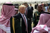 ترامپ سه‌شنبه آینده در دیداری با وزرای خارجه عربستان، امارات، کویت، بحرین و عمان درباره گام‌های بعدی جنگ با ایران گفت‌و‌گو می‌کند/ انتظار می‌رود این نشست بر ایده‌های آمریکا در مورد راهبرد دوران پس از درگیری متمرکز باشد، زیرا واشنگتن در حال کار بر روی طرحی برای «روز پس از جنگ» است/ نتانیاهو هم مایل است با ترامپ ملاقات کند، اما هنوز چیزی برنامه‌ریزی نشده