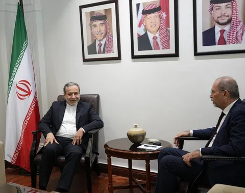ادعای وزیر خارجه اردن: حمله ایرانی‌ها واکنشی نبود، چون دو ساعت بعد از آغاز جنگ حمله کردند / عراقچی: ایران برای پاسخ به متجاوز چقدر باید منتظر باشد؟ / آیا او واقعاً از این موضوع بی‌اطلاع هستید که در نخستین حملات آمریکا، از حریم هوایی، خاک و آبی کشور‌های عربی استفاده شد