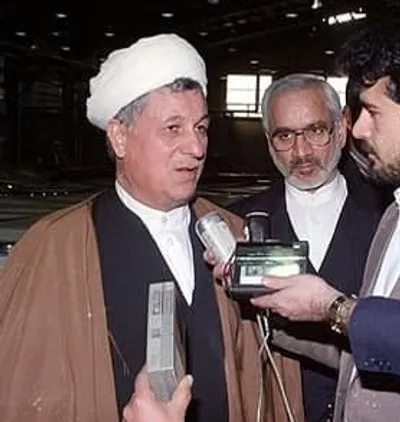 خاطرات آیت الله هاشمی رفسنجانی، ۳۰ آبان ۱۳۷۷: دکتر وفایى از افسران حزب توده آمد؛ گفت، پس از چهارسال زندان، با شفاعت پروفسور [یحیی]عدل، عفو شده