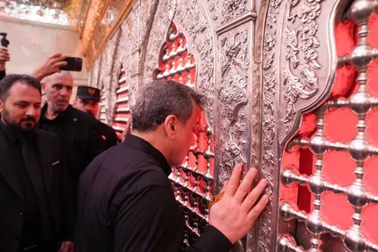 ببینید/ استقبال زائران حرم امام حسین (ع) از عراقچی