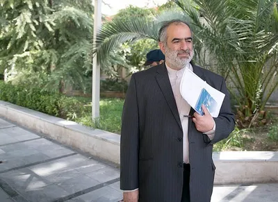 آشنا، مشاور روحانی در دوره ریاست جمهوری: شینزو آبه حامل هیچ پیام کتبی برای مقامات ایرانی نبود/ آنچه او در جلسه با رهبری به همراه داشت، کارت‌های یادداشت مذاکراتی بود که سران کشور‌ها برای نظم بخشیدن به سخنان خود استفاده می‌کنند