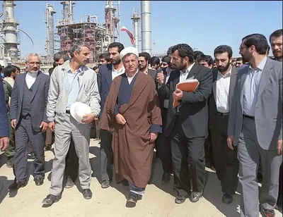 خاطرات آیت الله هاشمی رفسنجانی، ۷ آذر ۱۳۷۷: به سفیر ایران گفتم اگر دانمارکى‌ها، در منطقه ویژه کشتى‌سازى بندرعباس، تعمیر کشتى دایر کنند، براى دو کشور مفید است