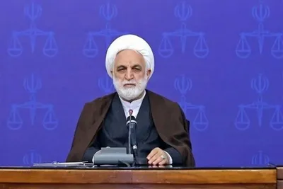 کار تمام نشده؛ دشمن زخم‌ خورده همچنان در پی پیش‌برد توطئه‌های خود علیه ملت ایران است/ کوچکترین تأخیر و تعللی در تعیین تکلیف پرونده عناصر اصلی وقایع اخیر صورت نگیرد/ چنانچه بی‌جهت به فردی که قابل ارفاق نیست، ارفاق شد، یعنی خلاف عدالت عمل کرده‌ایم/ پیاده‌سازی برخی از لوایح مورد تسریع قرار گیرند؛ فی‌المثل، قانون «تشدید مجازات جاسوسی و همکاری با رژیم صهیونیستی و کشورهای متخاصم»