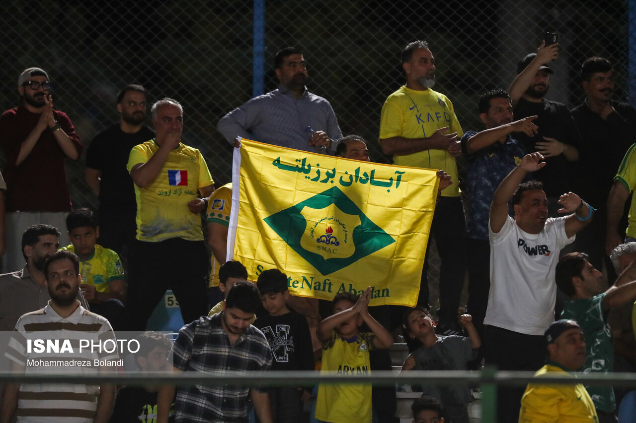 تصاویر: دیدار تیم‌های پرسپولیس و صنعت نفت آبادان