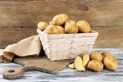 رئیس اتحادیه بار فروشان تهران: تعطیلات نوروز و توقف حمل‌ونقل جاده‌ای، سبب نرسیدن سیب‌زمینی به بازار و افزایش قیمت آن شده/ تا کمتر از یک هفته دیگر قیمت این محصول کاهشی می‌شود