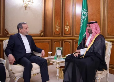 جزئیات دیدار و گفت‌وگوی عراقچی و بن سلمان/ ولیعهد عربستان: رهبری ریاض مصمم به ادامه توسعه روابط با تهران در همه عرصه‌ها است/ تاکید بر محکومیت تجاوز نظامی علیه ایران/ از همه ظرفیت‌های خود برای استفاده از ابزار دیپلماسی جهت حل مسائل، استفاده خواهیم کرد/ وزیر خارجه: قدردانی از موضع مسئولانه عربستان در محکوم کردن تجاوزات صورت گرفته علیه تهران