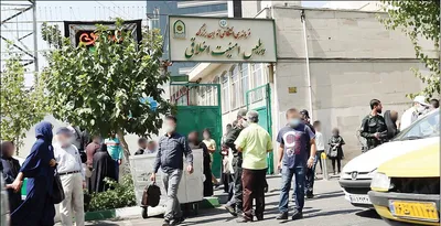 ترافیک در خیابان وزرا به خاطر پیامک‌های بدحجابی / مراجعه کنندگان: پیامک ها اشتباهی ارسال شده / نام برخی روحانیون در میان دریافت کنندگان پیامک بدحجابی / یک شهروند: فردی که با من مشکل پیدا کرده، گزارش غیرواقعی به پلیس داده / اثبات کردم تخلف نکردم، باز هم تعهد گرفتند