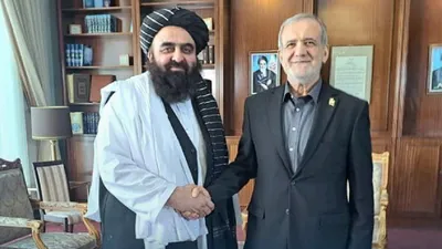 دیدار وزیر خارجه طالبان با پزشکیان/ تأکید رئیس‌جمهور بر همکاری در حل مسائل مربوط به مهاجرین افغانستانی