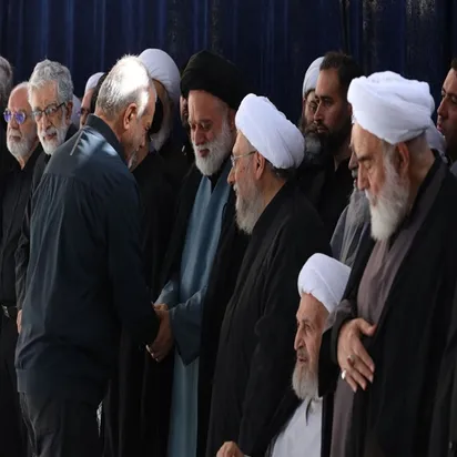 تصاویر: اقامه نماز بر پیکر رهبر شهید انقلاب