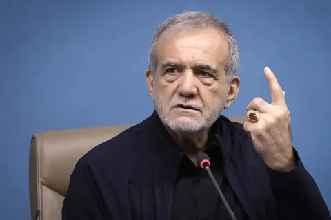 پزشکیان: بهتر از من و شما، فرماندهان جنگ می‌دانند بجنگیم یا نه / نمی‌شود شعار بدهیم که می‌جنگیم، اما فردا در بازار همه‌چیز باشد و گرانی هم نباشد