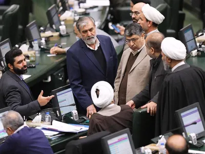 طرح مجازات افراد برای اظهارنظر، به هیات رئیسه مجلس رسید / جزییات: مجازات حبس از ۱۰ تا ۱۵ سال / محرومیت ۵ تا ۱۰ ساله افراد از حقوق اجتماعی و ممنوعیت از شغل و حرفه‌ای که منجر به شهرت آن‌ها شده