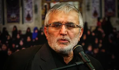 توهین های منصور ارضی در مراسم روز عرفه: اون یارو در استخر مرد، این یارو هم آخرش در استخر می‌میرد