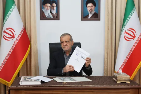 سخنگوی وزارت خارجه: ما در متن یادداشت تفاهم، موضوعی تحت عنوان مهلت ۶۰ روزه نداریم/ در توافق پیش‌بینی شده بود که طی یک دوره ۶۰ روزه، درباره دو موضوع «رفع تحریم» و «هسته‌ای» گفت‌و‌گو شود و اگر طی این مدت به نتیجه نرسیدیم، زمان تمدید شود/ پس از نقض تفاهم توسط آمریکا، بحث ۶۰ روزه هم دیگر موضوعیت ندارد