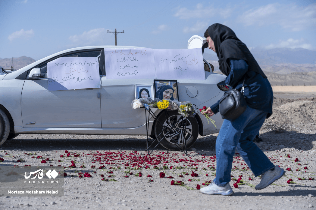 تصاویر: مراسم سالگرد جانباختگان تصادف سرویس دانشجویان در سمنان