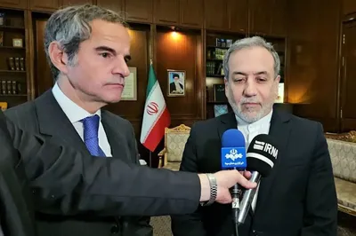تماس تلفنی وزیر خارجه ایران و مدیرکل آژانس انرژی اتمی/ عراقچی: انتقاد از تسلط فضای سیاسی بر نشست شورای حکام/ تهران هرگونه اقدام و فشار غیر منصفانه را که به تشدید تنش‌ها منجر شود، نمی‌پذیرد