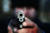 انتشار فیلم تیراندازی به اهالی رسانه و فعالان مجازی در گچساران / پلیس: در این حادثه پنج نفر براثر تیراندازی با سلاح شکاری واصابت ساچمه، زخمی شدند / افراد مظنون احضار و یک دستگاه خودروی پژو پارس توقیف شد