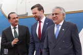 ادعای ترامپ: معاون من، ونس، و تیم مذاکره کننده ما در راه هستند و ظرف چند ساعت به اسلام آباد خواهند رسید
