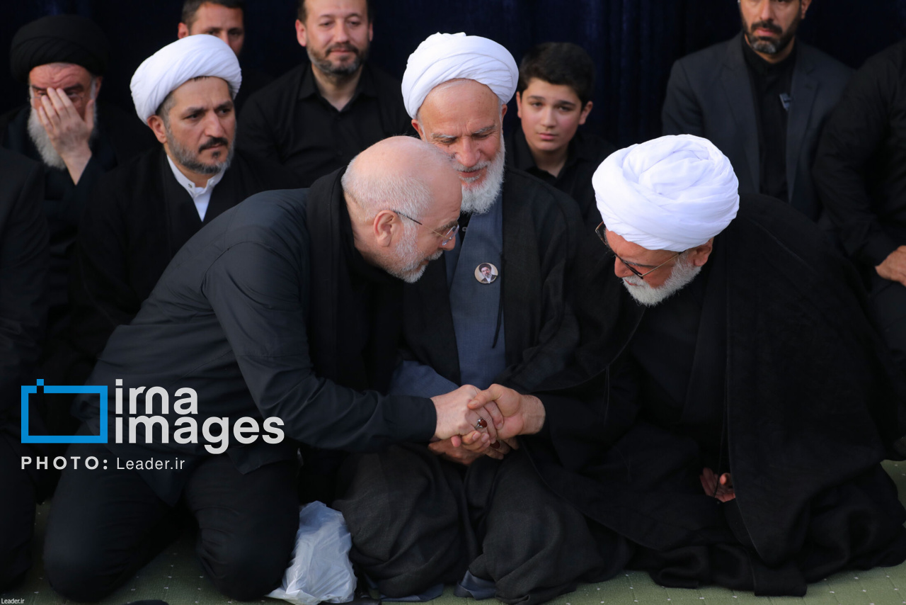 تصاویر: اقامه نماز بر پیکر رهبر شهید انقلاب