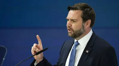 معاون ترامپ: «ترامپ» نمی‌خواست ایالات متحده را وارد جنگی برای تغییر حکومت در تهران کند/ «چارلی کرک» پیش از حمله به تأسیسات هسته‌ای ایران گفت «واقعاً نگرانم؛ این موضوع آمریکا را وارد یک درگیری نظامی طولانی مدت می‌کند»