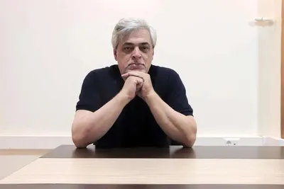 مهاجری، روزنامه نگار اصولگرا: فرزند نیکزاد نایب‌رئیس مجلس در میدان ونک تهران پس از تخلف رانندگی، با یک افسر پلیس تصادف و او را مجروح کرده / نیکزاد باید از نمایندگی کناره بگیرد