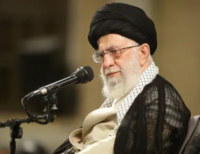 پیام رهبر معظم انقلاب در پی اهانت نشریه فرانسوی به پیامبر اسلام (ص): گناهی بزرگ و نابخشودنی بود / بهانه‌ «آزادی بیان» برای محکوم نکردن این جرم بزرگ، از سوی برخی سیاستمداران فرانسوی کاملاً غلط و عوام‌فریبانه است / این حرکت می‌تواند به انگیزه‌ منصرف کردن ذهن ملّتها از نقشه‌های شوم آمریکا برای منطقه باشد