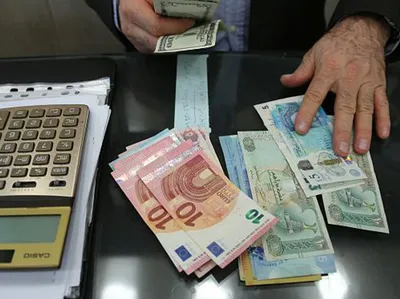 دلار در بازار غیررسمی تهران به ١٢ هزار و ٤٠٠ تومان رسید / سکه به کانال ۳ میلیون تومانی بازگشت