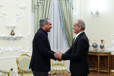 وزارت خارجه پاکستان: وزیر کشور ما، پیام مهمی را از سوی نخست‌وزیر و فرمانده ارتش به رهبری ایران منتقل کرده/ امکان تمدید دوره ۶۰ روزه در یادداشت تفاهم وجود دارد/ پرونده میانجی‌گری بین ایران و آمریکا بسته نشده
