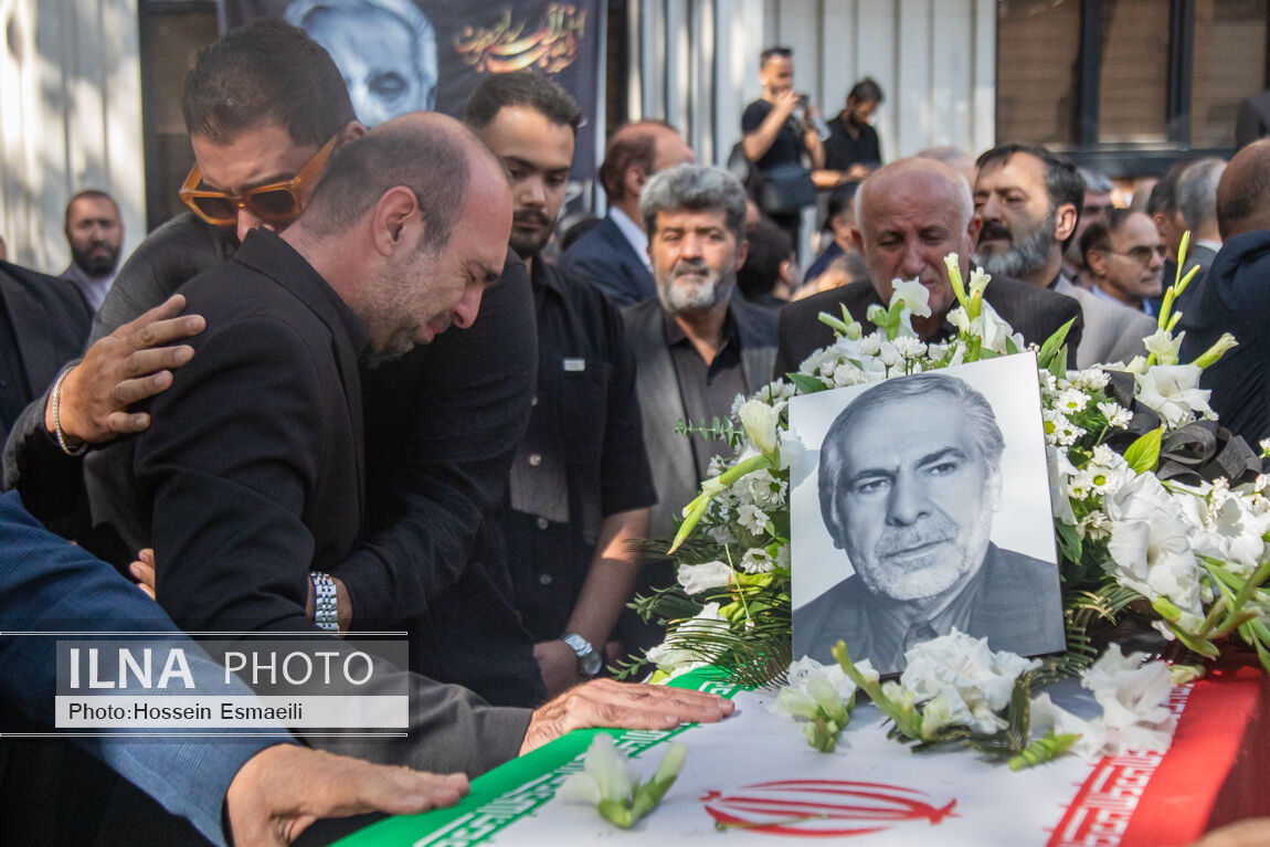 تصاویر: تشییع پیکر زنده یاد «احمد ناطق نوری»